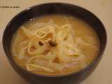 Japonaise: soupe miso aux nouilles konjac, shitake, enoki et shimeji