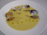 Velouté d'asperges aux palourdes