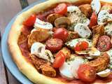 Pizza tomate, poulet au paprika fumé, fior di latte, champignons et tomates cerises