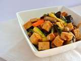 Wok de tofu aux légumes et 2 champignons
