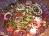 Salade de tomates, poivrons oignon et olives marinées