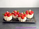 Charlottes individuelles aux fraises