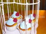 {Participations au concours du meilleur gâteau} - Cupcakes au chocolat blanc et glaçage à la crème saveur myrtille