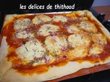 Pizza oignon, mozzarella et romarin