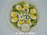 Salade aux oeufs durs , feta et concombre