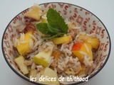 Salade de riz au thon et aux fruits frais