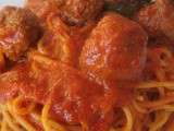 Spaghetti boulette, sauce tomate piquante (makarouna bel salsa)