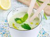 Soupe froide de concombre au yaourt et fines herbes