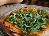 Pizza butternut roties a l'ail et au romarin