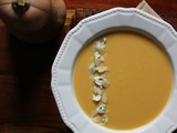 Veloute butternut / roquefort / noix / amandes effilees