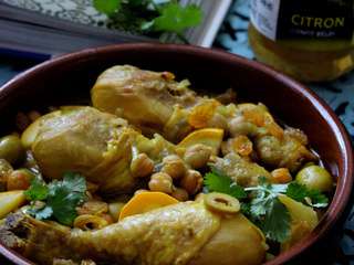 Tajine de poulet au olives et au citron confit