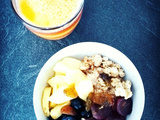 Porridge banane, raisin et myrtilles