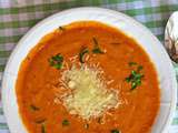 Soupe consistante aux tomates rôties et au pain