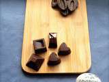 Chocolats noirs fourrés ganache lait caramelia ( Valrhona)