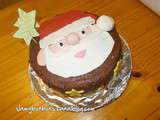 Gâteau Père Noël à la crème et décor en pâte à sucre