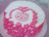 Gâteau Hello Kitty fourré aux fraises et à la crème patissiere