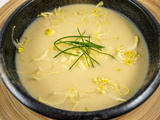 Soupe d’endive , vin jaune, pomme et comté