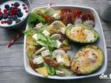 Avocat oeuf cocotte et salade tomate feta