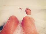 Pendant que le #chéri dort je me prend un bon #bain avec du #thé et une barre de #céréale dans la #salledebain de notre #suite ! #Novotel #RueilMalmaison #cadeau #anniversaire #21ans #birthday #21years #moncopain #relaxation