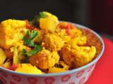 Aloo gobi curry indien de chou-fleur et pommes de terre