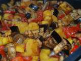 Caponata ou légumes de saison rôtis: courge délicata, aubergines, tomates, poivrons