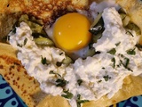 Crêpe garnie aux courgettes, fromage frais, menthe et œufs