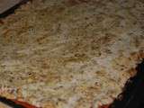 Pizza sur pâte de chou-fleur sans gluten ni produits laitiers