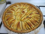 Tarte aux pommes toute simple, sur lit de compote & poudre d'amandes