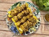 Brochettes de poulet mariné au citron, ail, épices