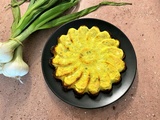 Quiche sans pâte aux oignons nouveaux, feta et curry