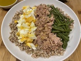 Salade de sarrasin au thon, haricots verts et œuf