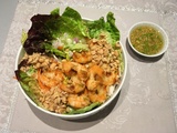 Salade thaïe aux crevettes et cacahuètes