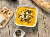Soupe froide de carottes, feta et graines de courge