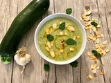 Soupe froide de courgettes à l’ail et aux amandes