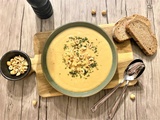 Velouté de panais aux deux pommes et noisettes