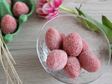 Oeufs de Pâques aux amandes et biscuits roses