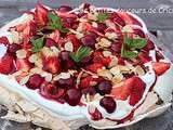 Pavlova aux fruits rouges et à la soupe de fraise Andros