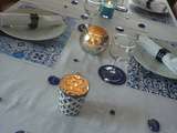 Table bleue et blanche