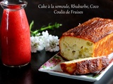 Cake à la semoule, rhubarbe, coco et coulis de fraises