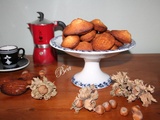 Madeleines à la farine de châtaigne, figues et noisettes