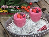 Milk-shake au yaourt grec, fruits rouges et banane