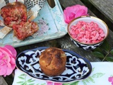 Muffins à la rhubarbe et aux pralines roses