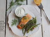 Pavé de saumon rôti au four, sauce au yaourt grec, raifort et aneth