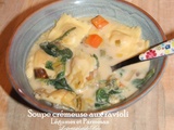 Soupe crémeuse aux ravioli, légumes et parmesan