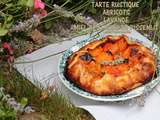 Tarte rustique aux abricots, lavande et miel de fleurs de pissenlit