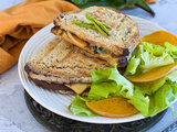 Croque-monsieur à la butternut et aux fanes de betterave {végan}