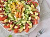 Salade de tomates anciennes, nectarine, concombre et feta végane