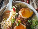 Asian beef rāmen noodle soup (Soupe asiatique de nouilles au boeuf)