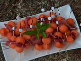 Brochettes de melon & jambon de pays : l’apéritif frais et ensoleillé de l’été