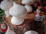 Champignons en meringue : une décoration originale et craquante pour vos pâtisseries